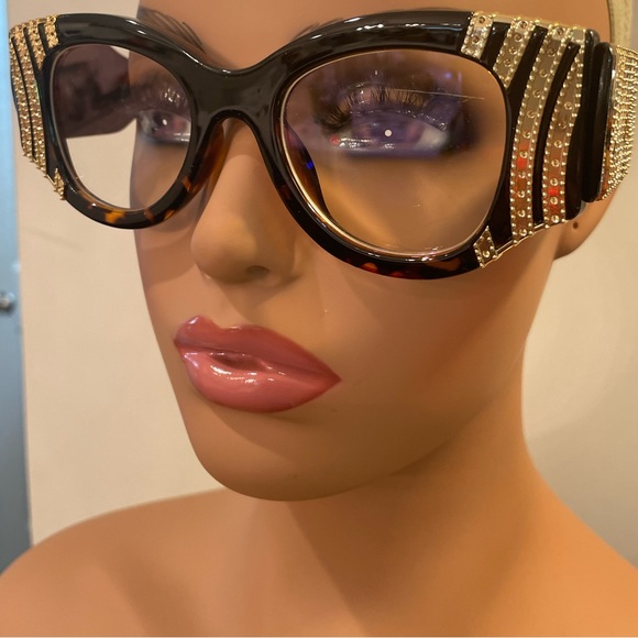 Luxury Fashion Frames - Picture 6 of 6